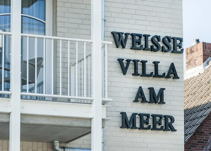 Weisse Villa am Meer
